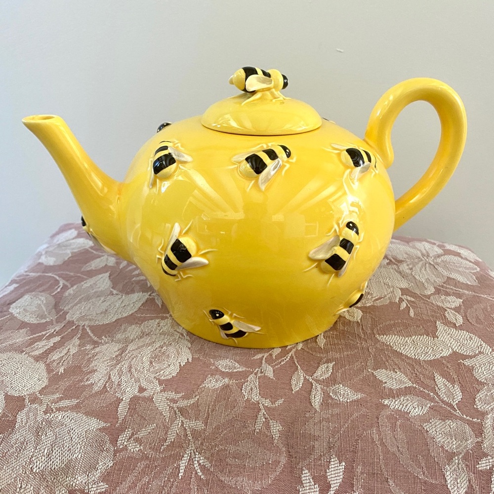 Vintage honey bee teapot Department 56 Yellow Buzz Ceramic Pottery Lid bees big